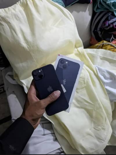 Apple iPhone 13