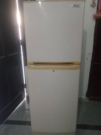 selling my refrigerator . is in nice condition