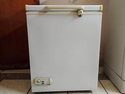Me selling my deep freezer in a very good condition