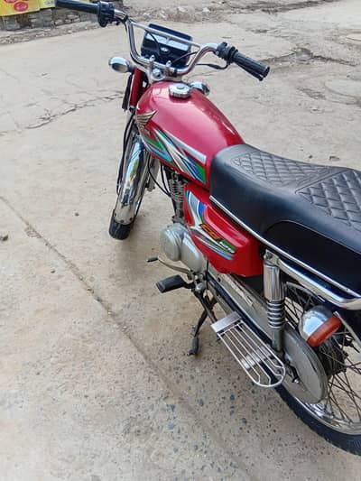 very good condition first owner Honda 125 red colour