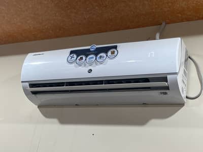 PEL Majestic Glory Air Conditioner with stabiliser for sale 1yr used