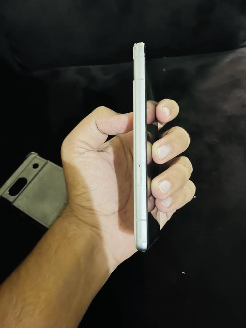 Google Pixel 7a 5