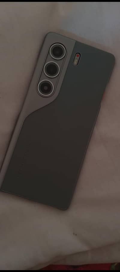 Tecno CAMON 40 Pro