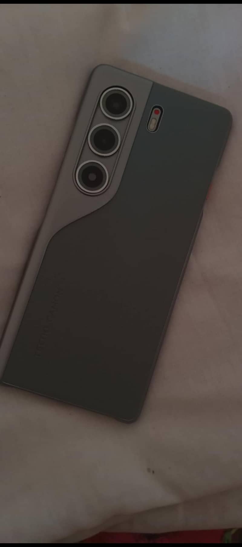 Tecno CAMON 40 Pro 0