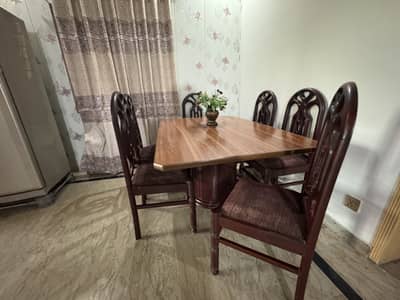 Dining Table with 6 saets