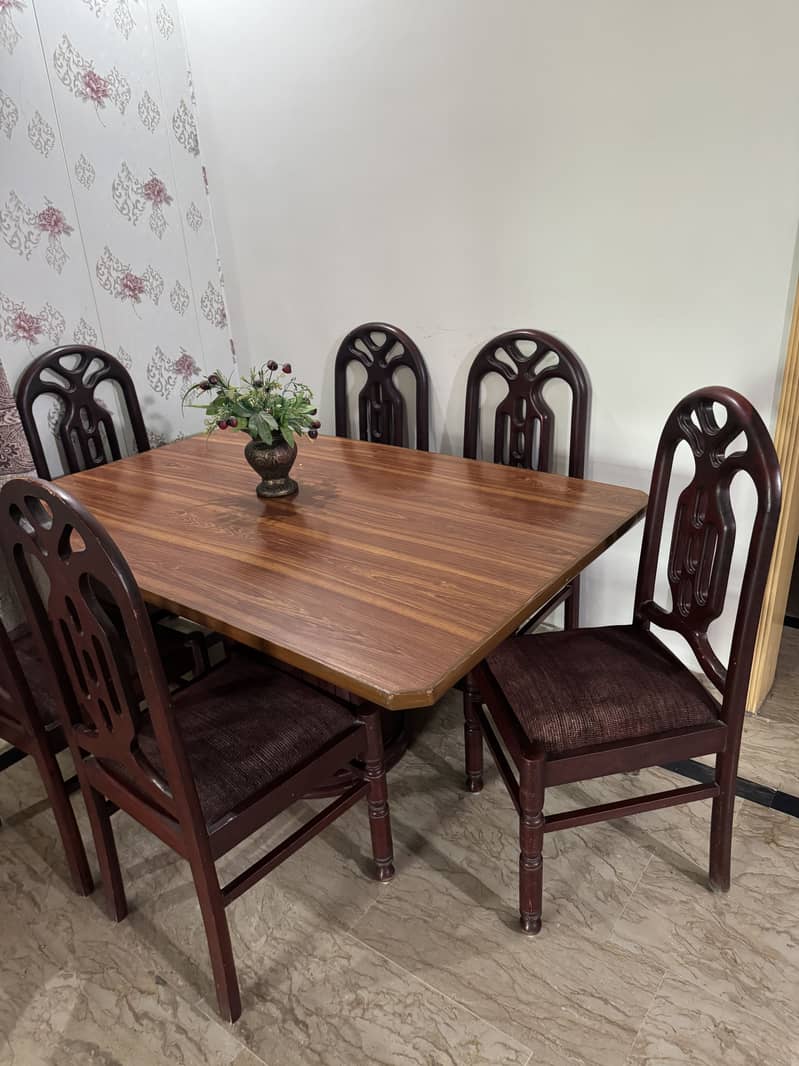 Dining Table with 6 saets 1