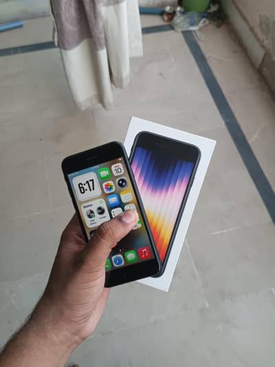 Apple iPhone SE 3RD in apple warranty