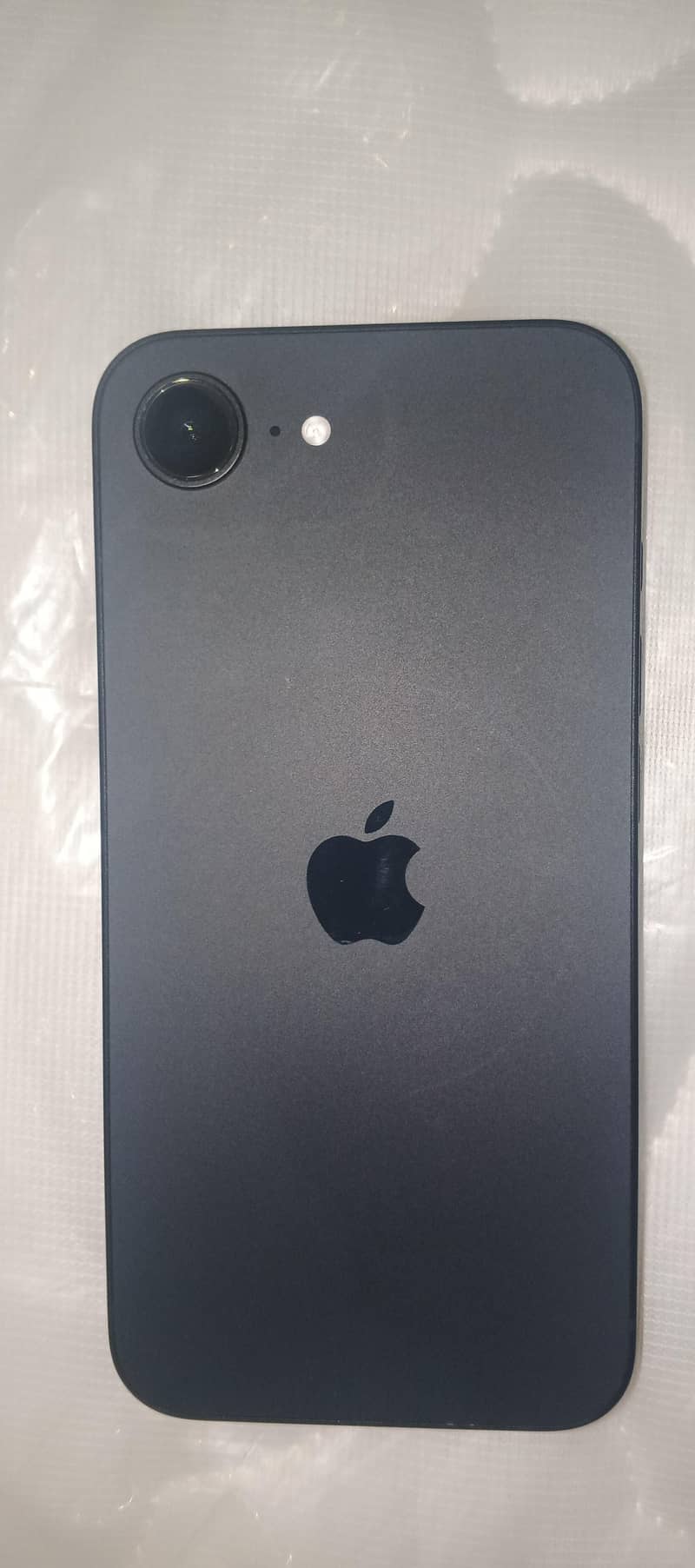 Apple iPhone 16e 0