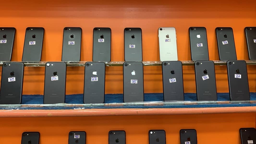 Apple iPhone 7 0