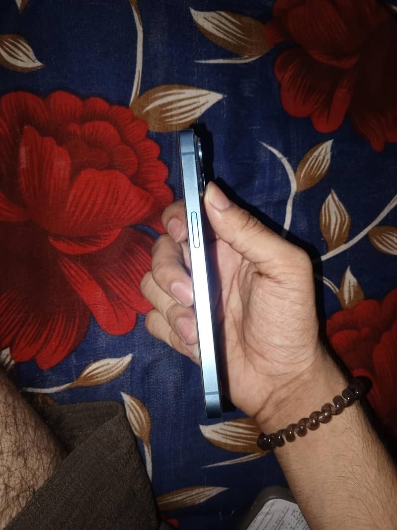 Apple iPhone 13 1