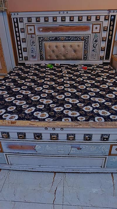 For Sale : Full bedroom set . . King side bed +2 dressing +2side tables