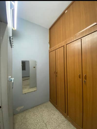 400 SQ/YARD 1ST & 2ND FLOOR PORTION AVAILABLE FOR RENT