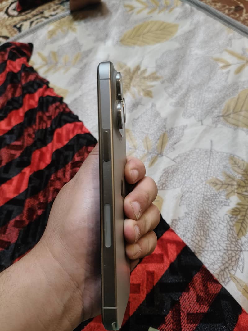 Apple iPhone 15 Pro Max 1