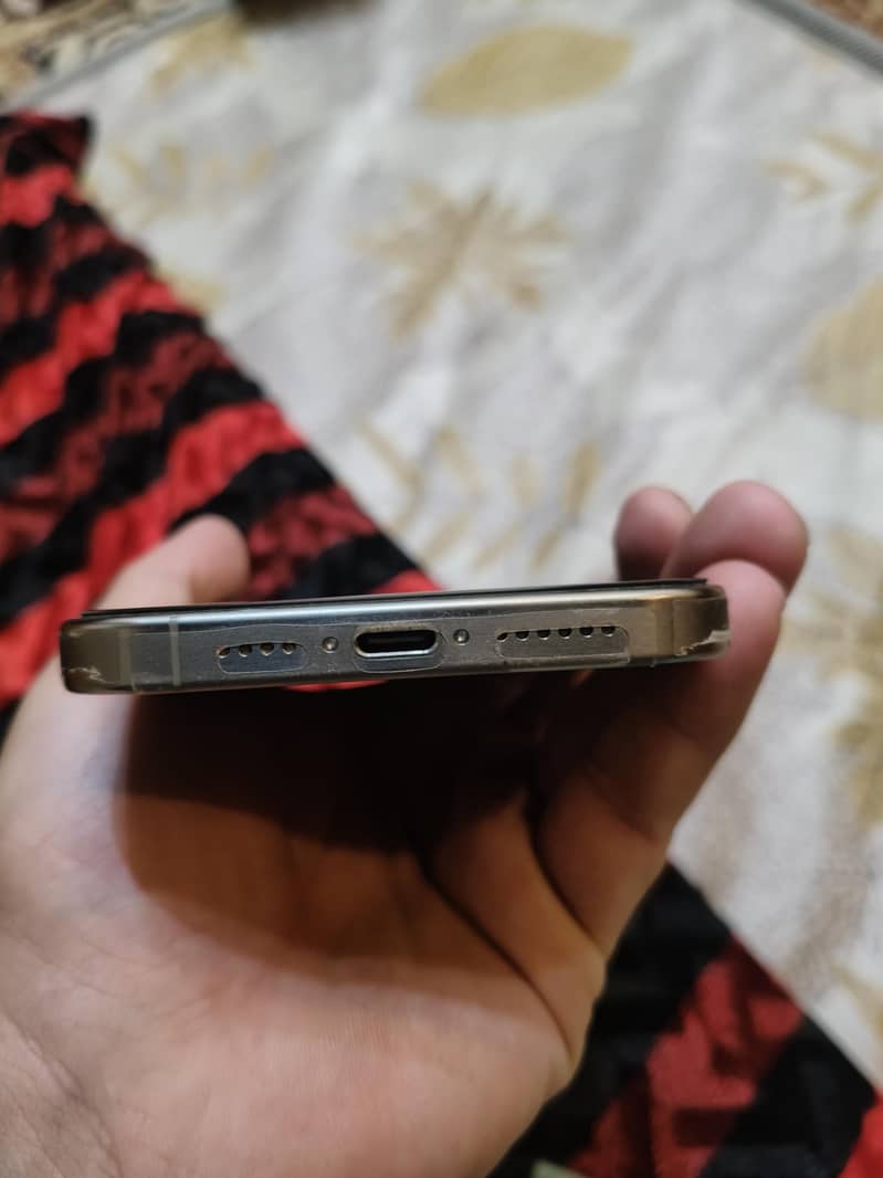 Apple iPhone 15 Pro Max 2