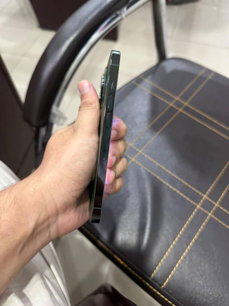 Apple iPhone 13 Pro 2