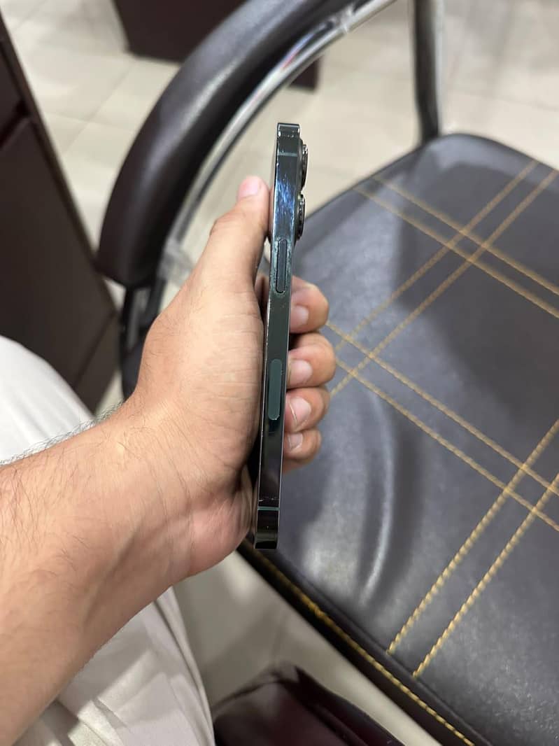 Apple iPhone 13 Pro 3