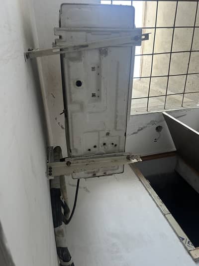Haeir 1.5 ton Dc inverter urgent sale 03221663001