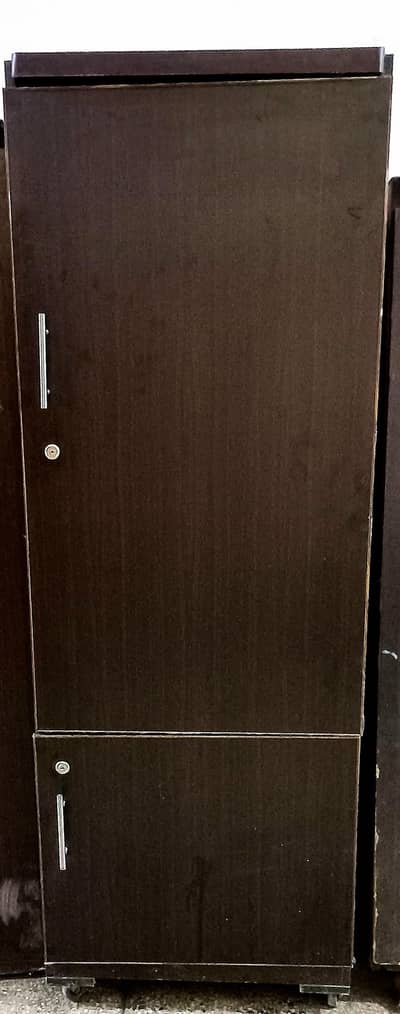 SINGLE DOOR CUPBOARD