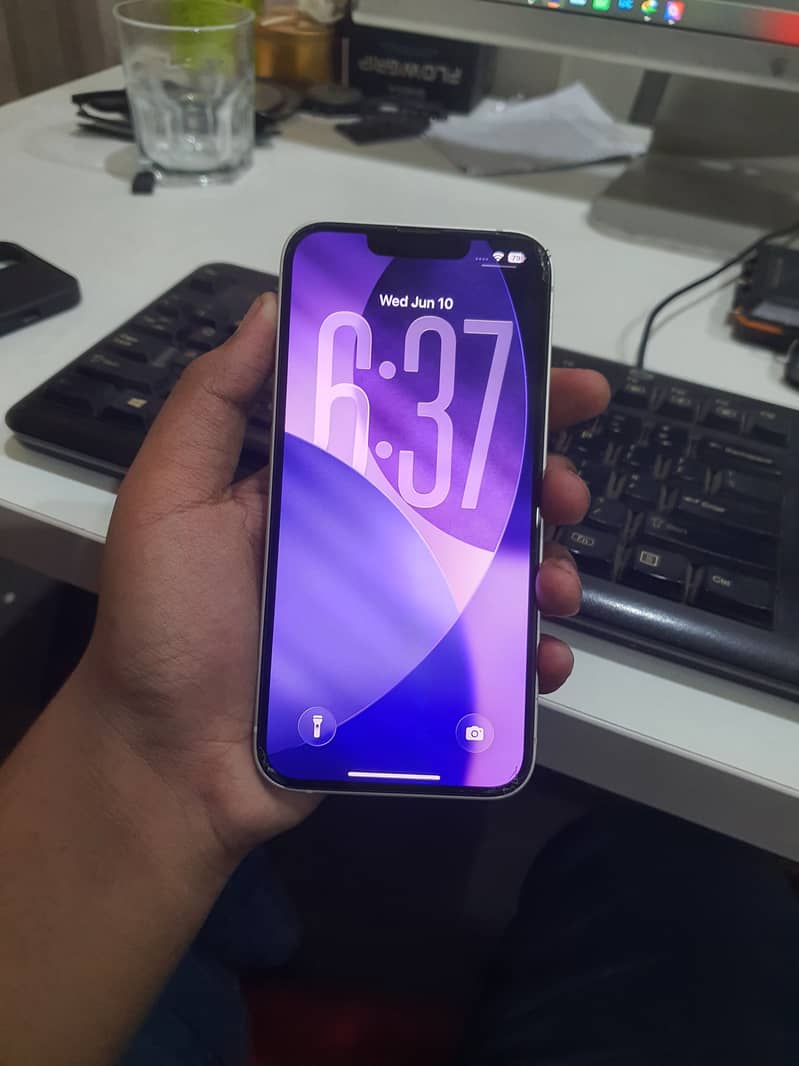 Apple iPhone 13 1