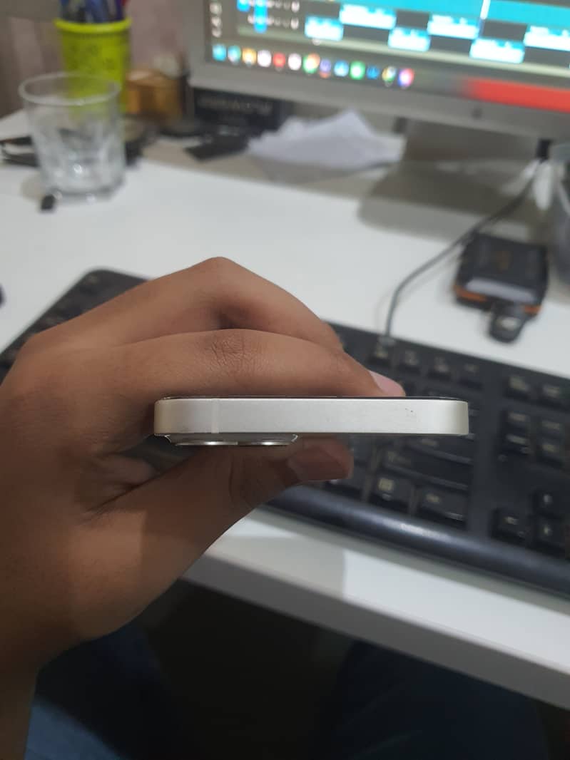 Apple iPhone 13 2