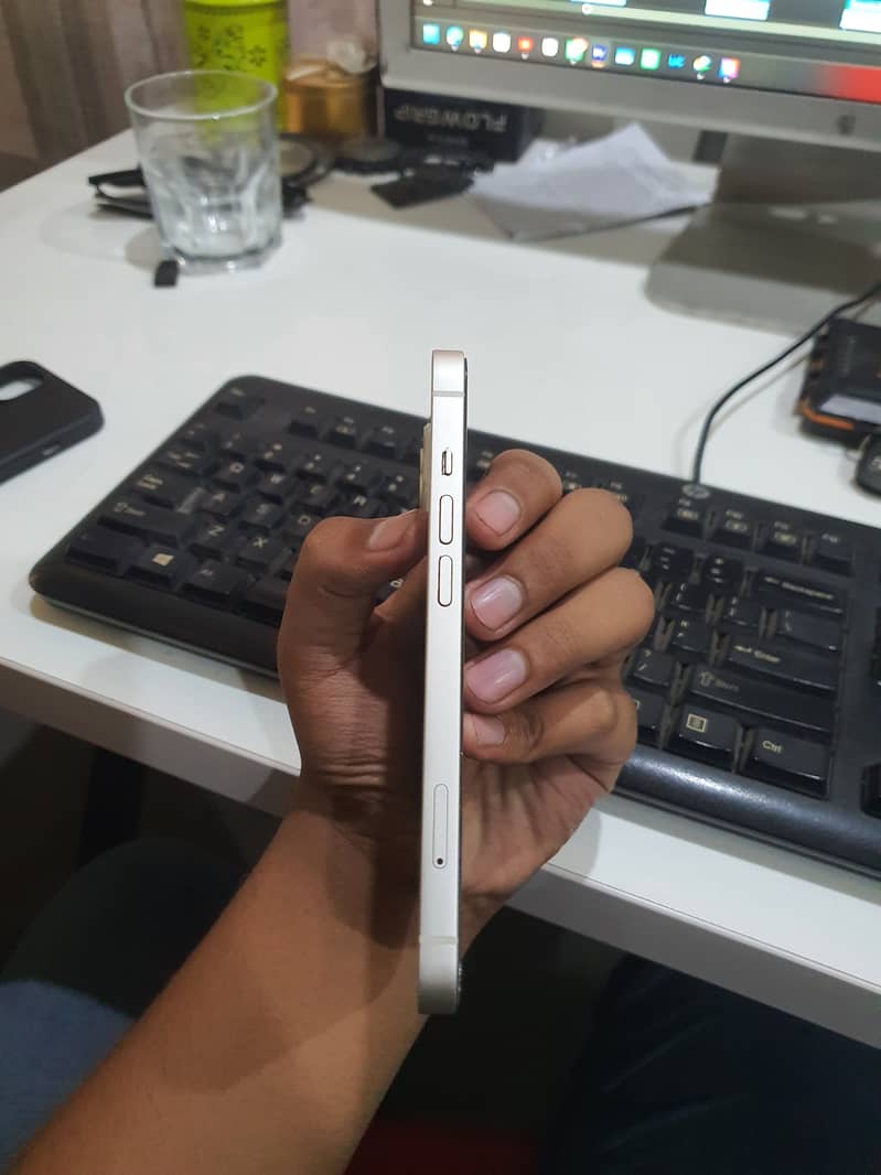 Apple iPhone 13 5