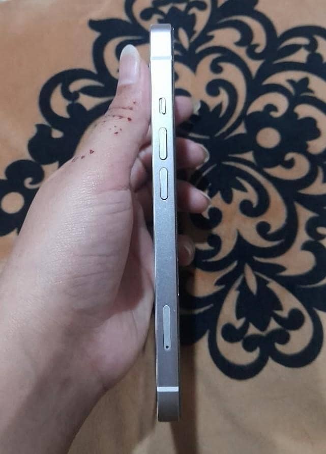 Apple iPhone 13 4