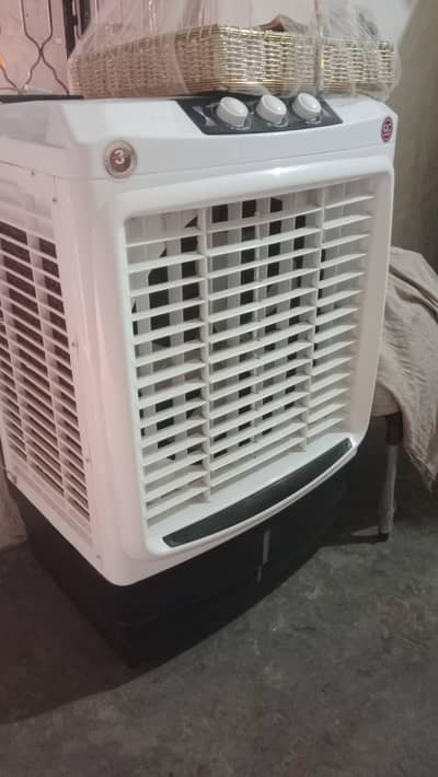 Air cooler new hi hai boht Kam use Howa hai  lush condition