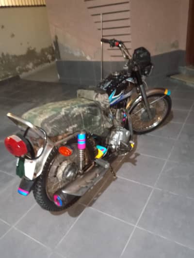 Unique 125 (2018)