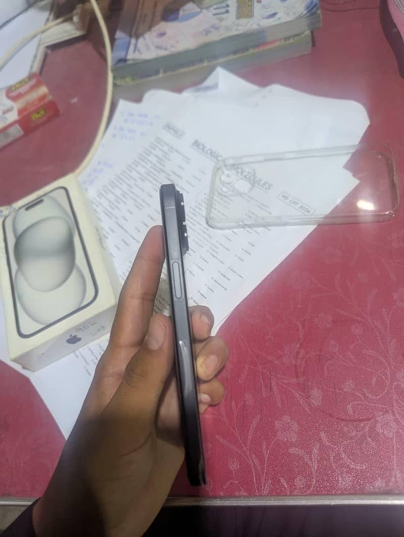 Apple iPhone 15 2