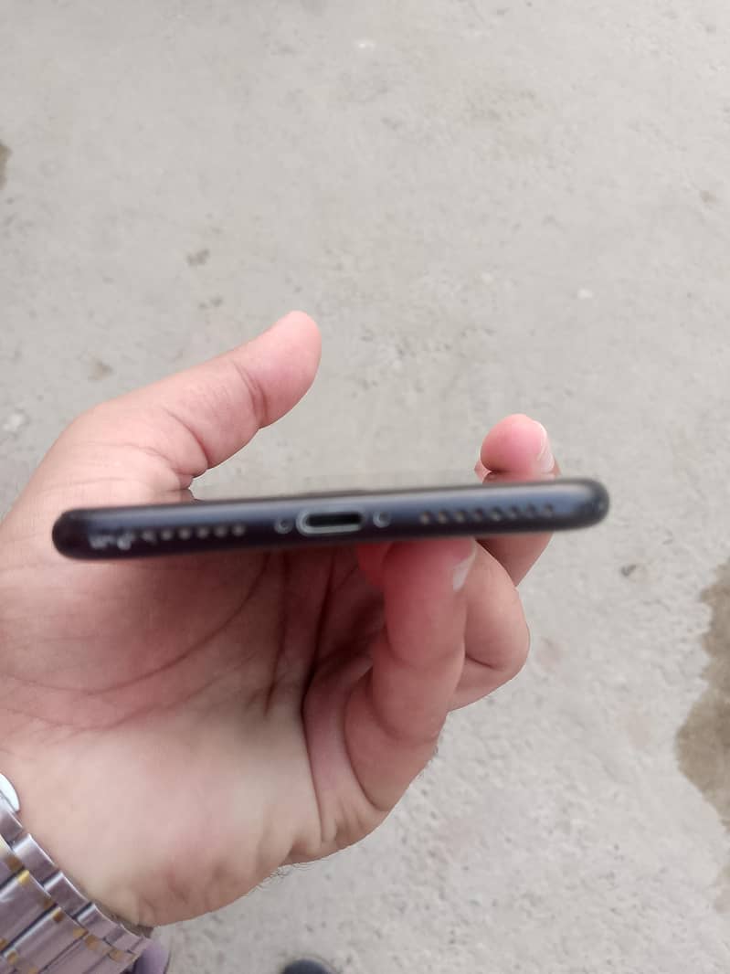 Apple iPhone 7 Plus 5