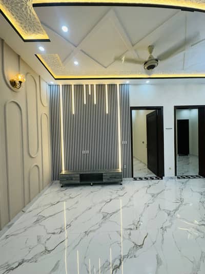 5 MARLA BRAND NEW DESIGNER HOUSE FOR SALE