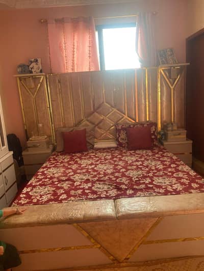 king size bed set like new 8 months used
