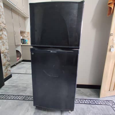 Dawlance Refrigerator for sell- Medium Size