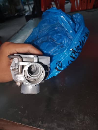 carborator hai 2015 model Honda CD 70 ka meri bike say utara hai