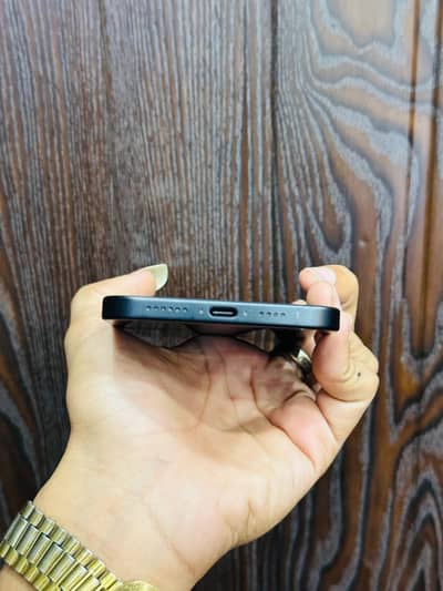 Apple iPhone 16