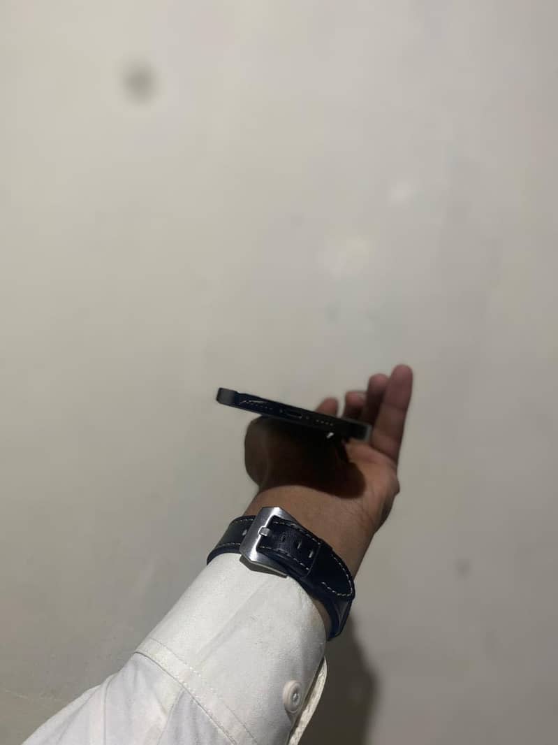 iPhone 13 Pro Max 4