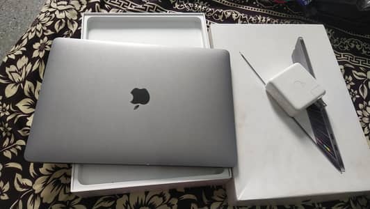 MACBOOK PRO 2019 i5 complete box 128gb