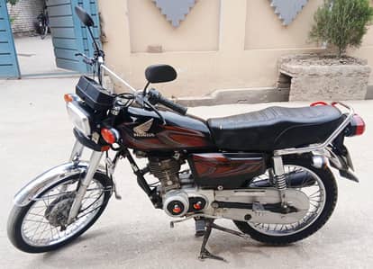 Honda CG 125 - 2022 Model - Black Color - Excellent Condition