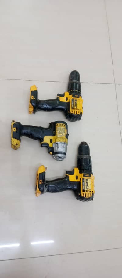 DeWalt 2 drill 1 taiter ok PCs no battery no charger 03378014168