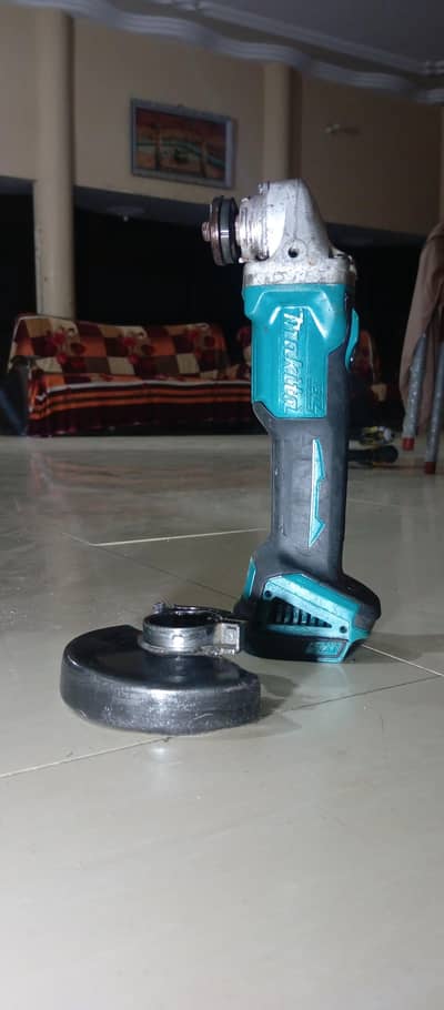 Makita 18v 5 inchi grander ok PCs no battery no charger 03378014168
