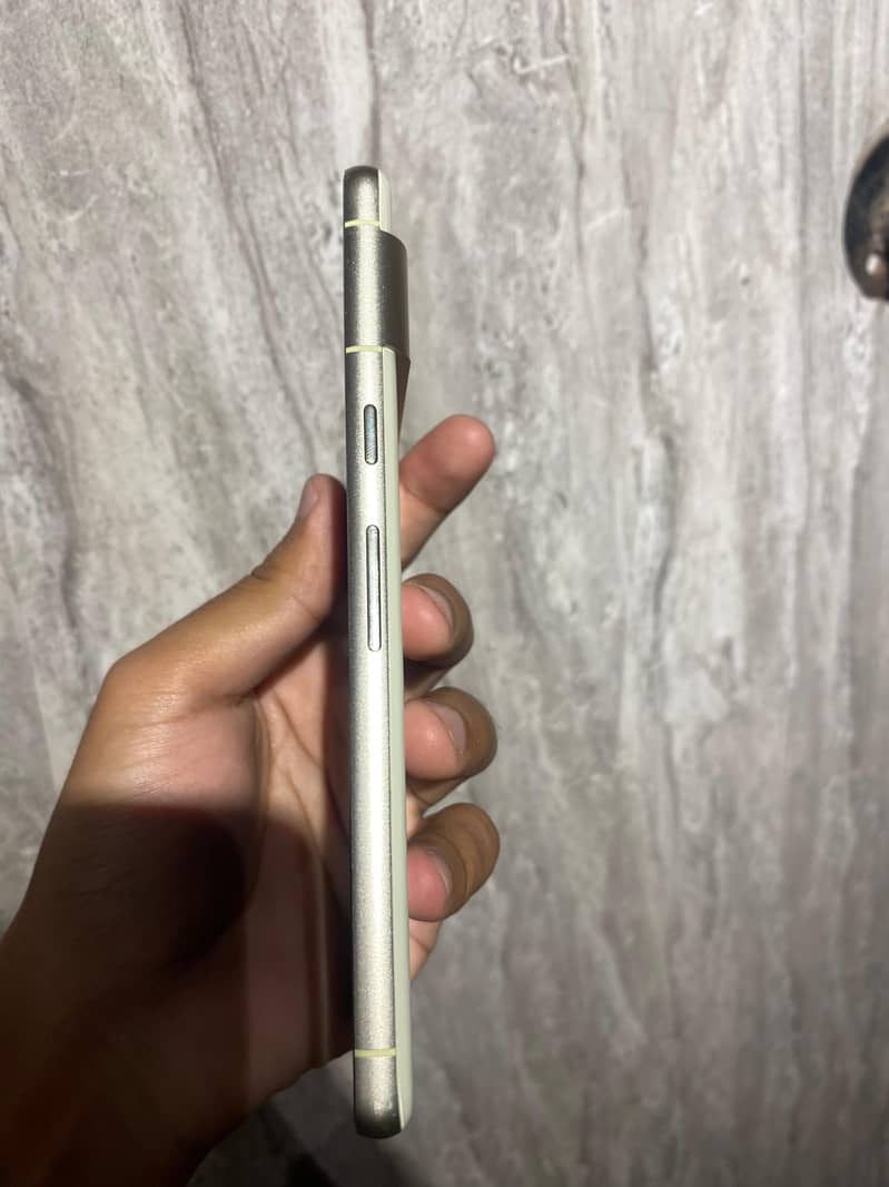 Google Pixel 7 4