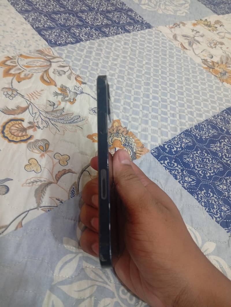Apple iPhone 12 3
