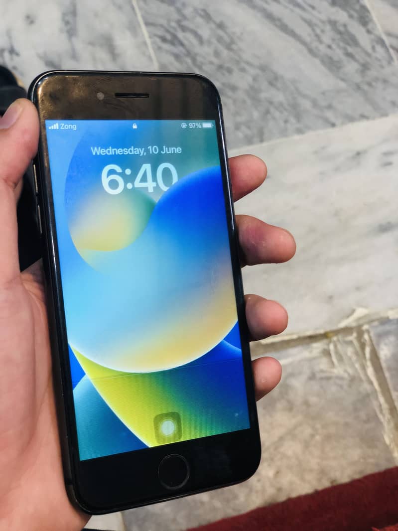 Apple iPhone 8 1