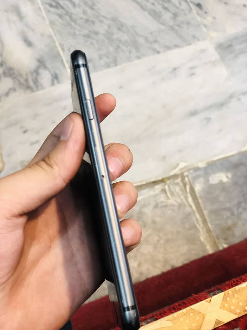 Apple iPhone 8 3