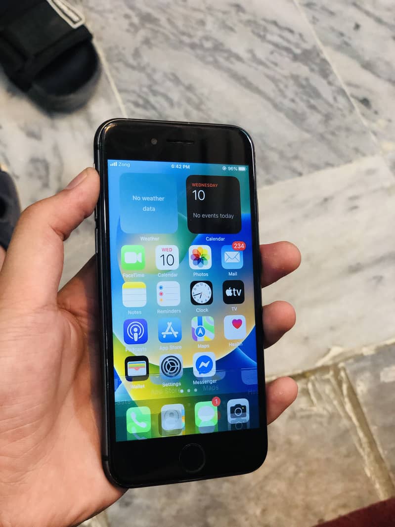 Apple iPhone 8 4