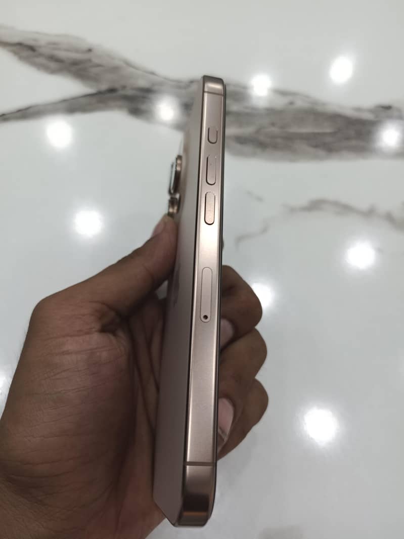 Apple iPhone 16 Pro 1