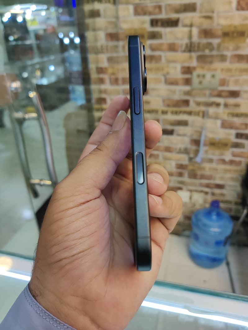 Apple iPhone 16 1