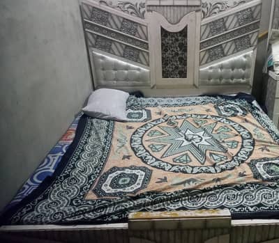 Bed and mattress used