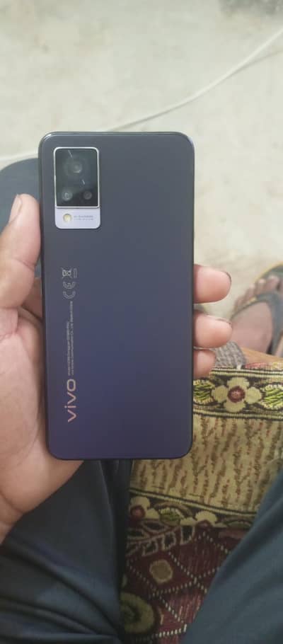 Vivo V21