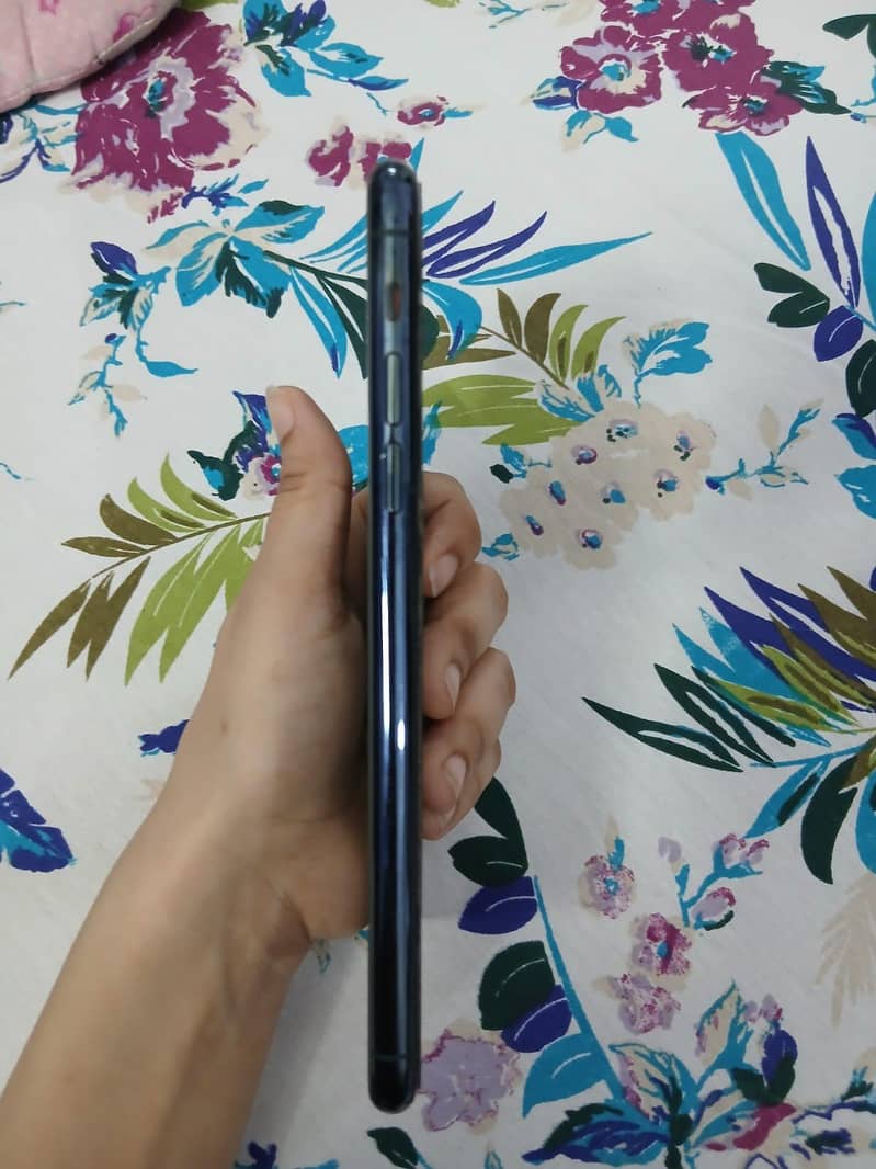 Apple iPhone 11 Pro Max 1